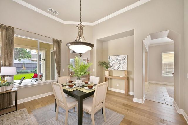 2726 Heritage Park Ln, Sacramento, CA 95835