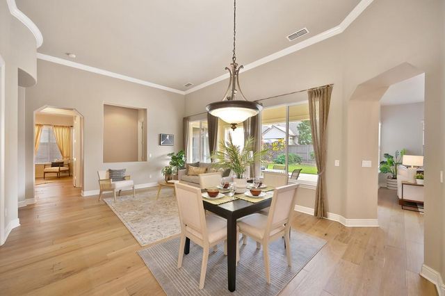 2726 Heritage Park Ln, Sacramento, CA 95835