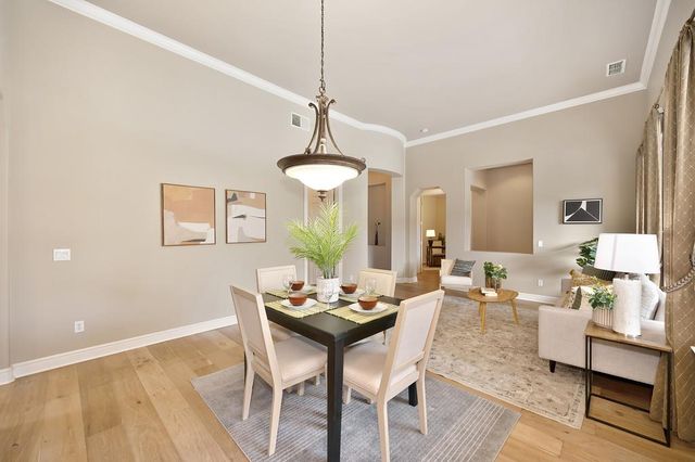 2726 Heritage Park Ln, Sacramento, CA 95835