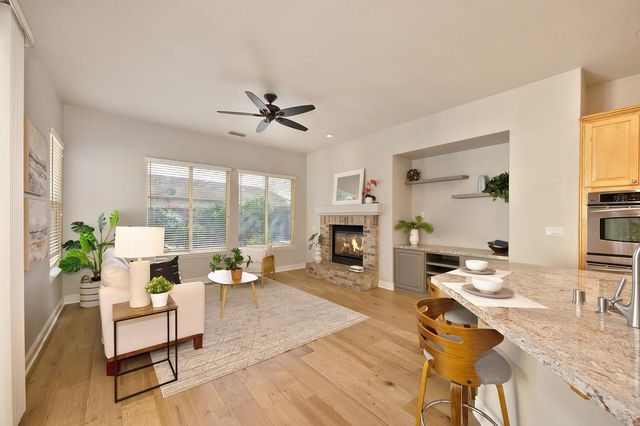 2726 Heritage Park Ln, Sacramento, CA 95835