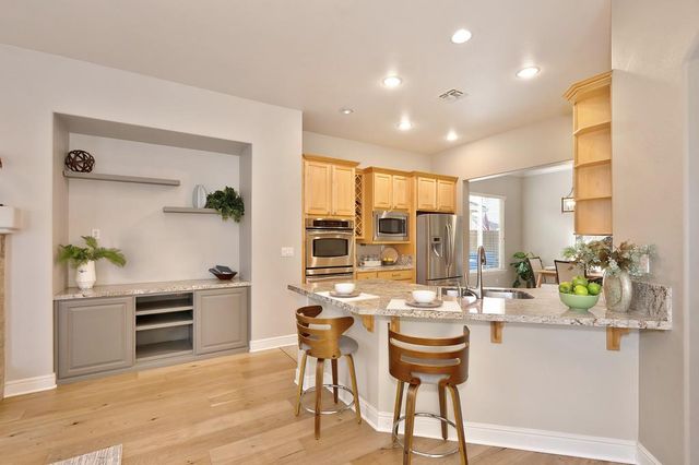 2726 Heritage Park Ln, Sacramento, CA 95835