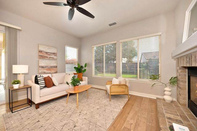 2726 Heritage Park Ln, Sacramento, CA 95835