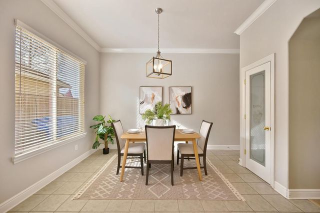 2726 Heritage Park Ln, Sacramento, CA 95835