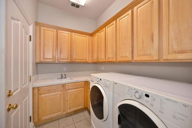 2726 Heritage Park Ln, Sacramento, CA 95835