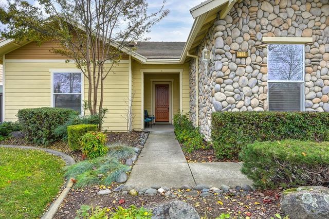 2726 Heritage Park Ln, Sacramento, CA 95835