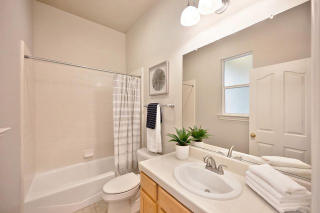 2726 Heritage Park Ln, Sacramento, CA 95835