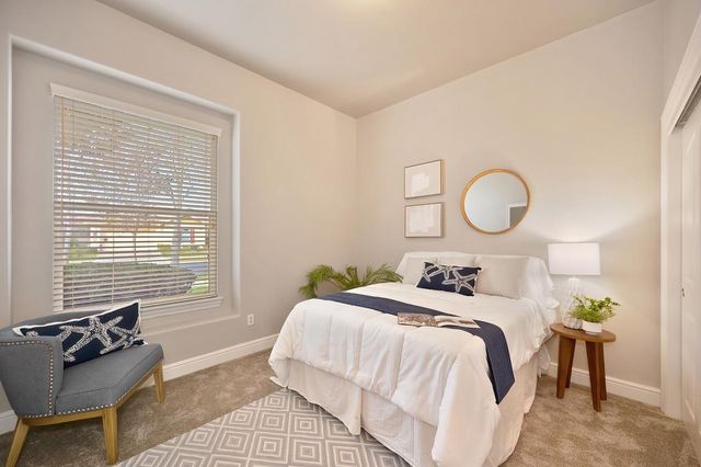 2726 Heritage Park Ln, Sacramento, CA 95835