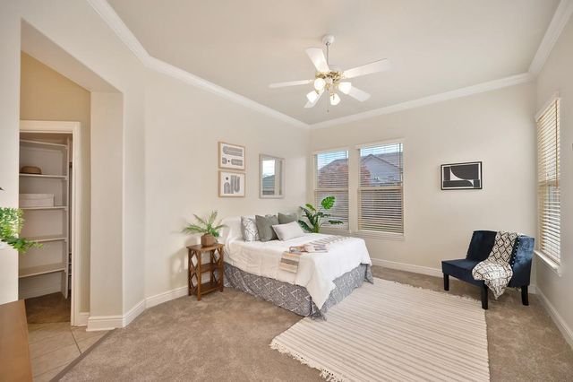 2726 Heritage Park Ln, Sacramento, CA 95835