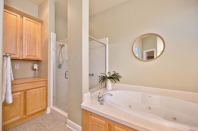 2726 Heritage Park Ln, Sacramento, CA 95835