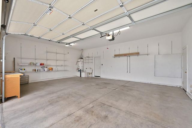 2726 Heritage Park Ln, Sacramento, CA 95835