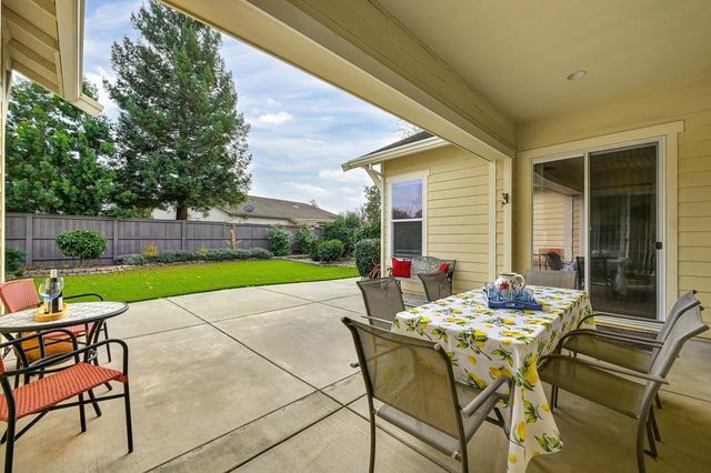 2726 Heritage Park Ln, Sacramento, CA 95835