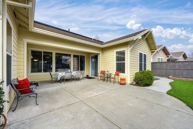 2726 Heritage Park Ln, Sacramento, CA 95835