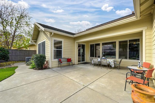 2726 Heritage Park Ln, Sacramento, CA 95835