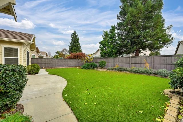 2726 Heritage Park Ln, Sacramento, CA 95835