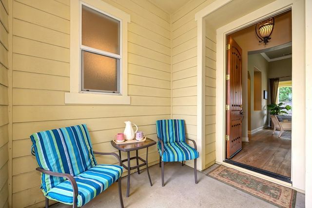 2726 Heritage Park Ln, Sacramento, CA 95835