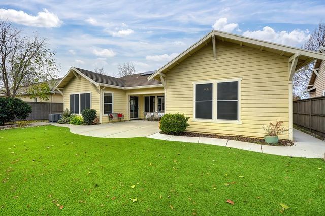 2726 Heritage Park Ln, Sacramento, CA 95835