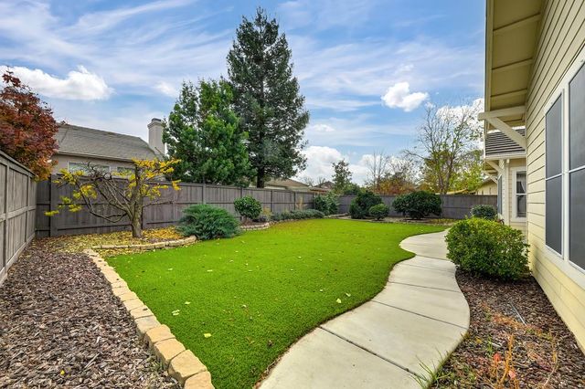 2726 Heritage Park Ln, Sacramento, CA 95835