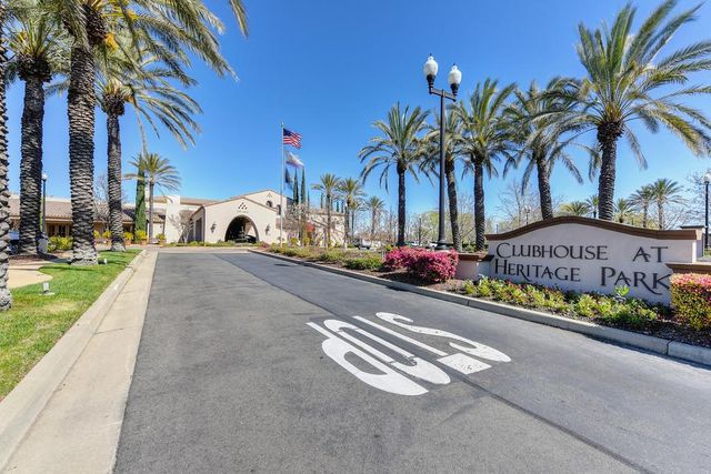 2726 Heritage Park Ln, Sacramento, CA 95835