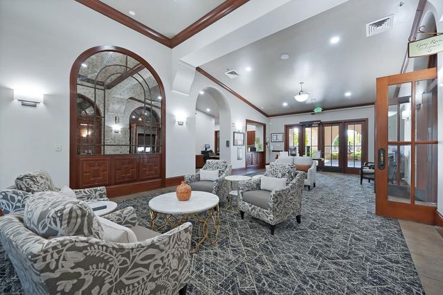 2726 Heritage Park Ln, Sacramento, CA 95835