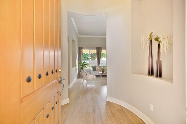 2726 Heritage Park Ln, Sacramento, CA 95835