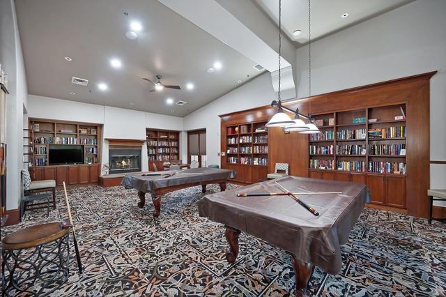 2726 Heritage Park Ln, Sacramento, CA 95835