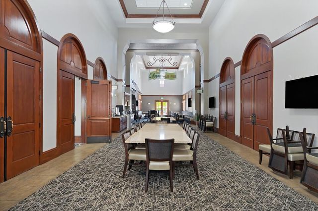 2726 Heritage Park Ln, Sacramento, CA 95835