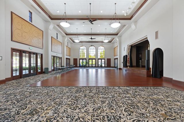 2726 Heritage Park Ln, Sacramento, CA 95835