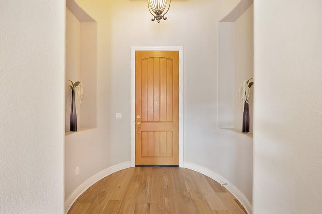 2726 Heritage Park Ln, Sacramento, CA 95835