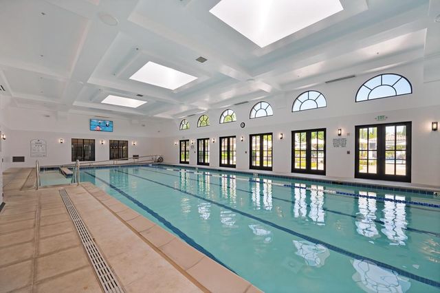 2726 Heritage Park Ln, Sacramento, CA 95835