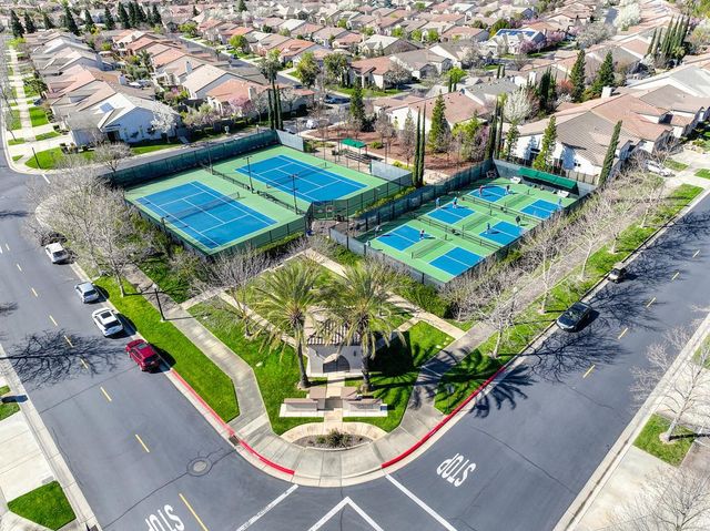 2726 Heritage Park Ln, Sacramento, CA 95835