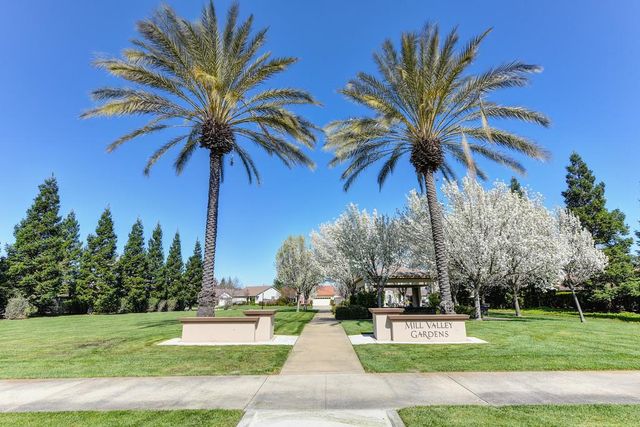 2726 Heritage Park Ln, Sacramento, CA 95835