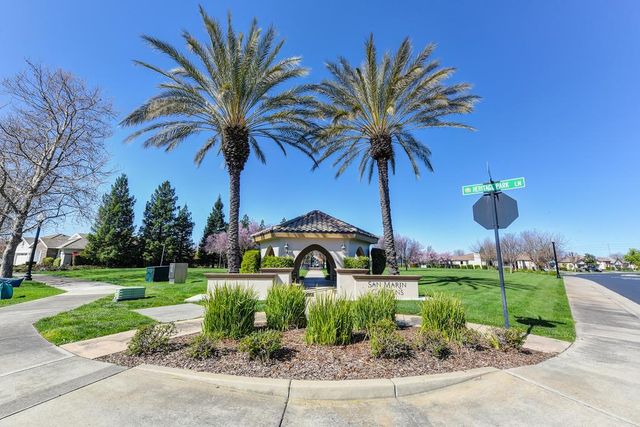 2726 Heritage Park Ln, Sacramento, CA 95835