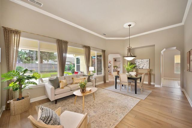 2726 Heritage Park Ln, Sacramento, CA 95835