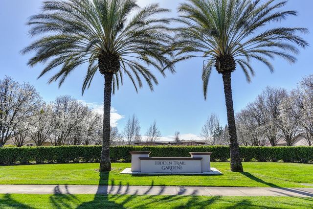 2726 Heritage Park Ln, Sacramento, CA 95835