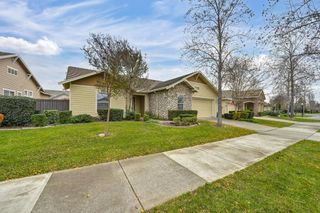 2726 Heritage Park Ln, Sacramento, CA 95835