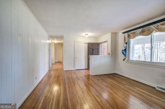 16 Summit Drive SE, Lindale, GA 30147