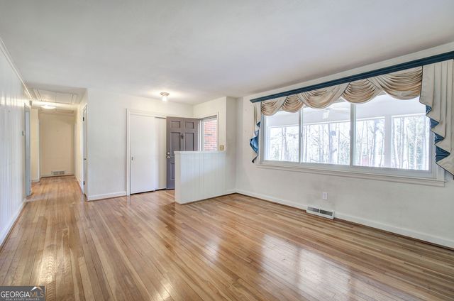 16 Summit Drive SE, Lindale, GA 30147