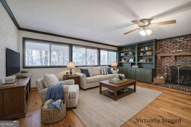 16 Summit Drive SE, Lindale, GA 30147