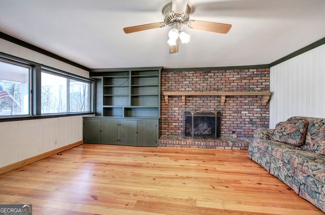 16 Summit Drive SE, Lindale, GA 30147