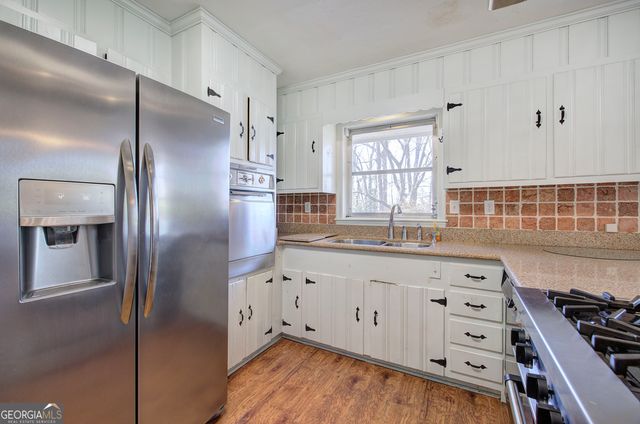 16 Summit Drive SE, Lindale, GA 30147