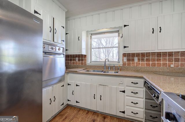 16 Summit Drive SE, Lindale, GA 30147