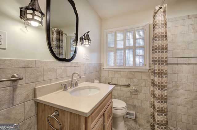 16 Summit Drive SE, Lindale, GA 30147