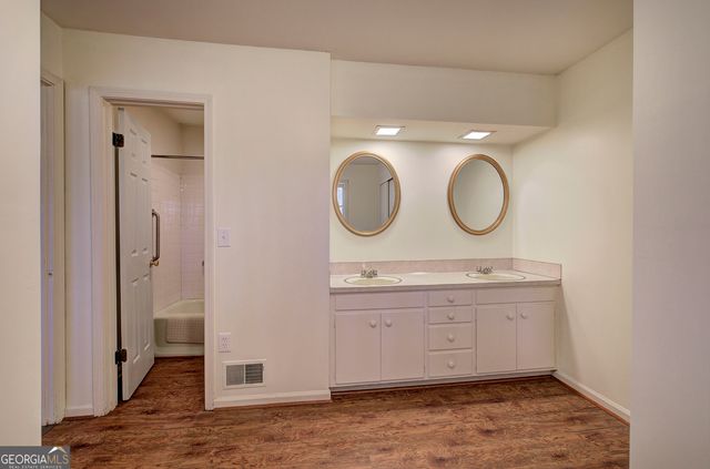 16 Summit Drive SE, Lindale, GA 30147