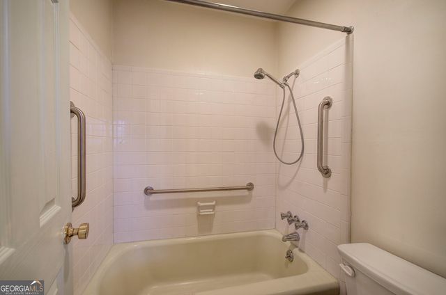 16 Summit Drive SE, Lindale, GA 30147