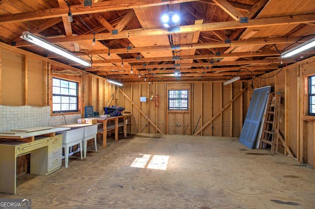 16 Summit Drive SE, Lindale, GA 30147