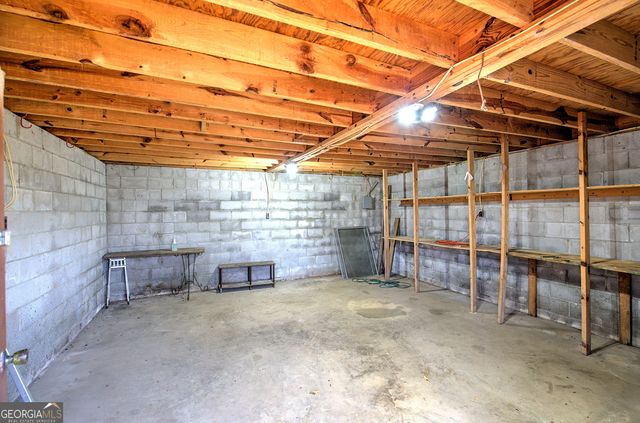 16 Summit Drive SE, Lindale, GA 30147