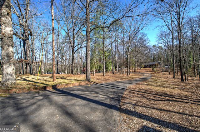 16 Summit Drive SE, Lindale, GA 30147