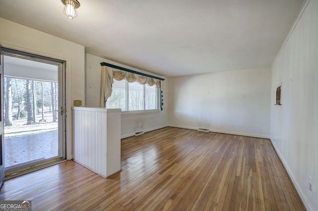 16 Summit Drive SE, Lindale, GA 30147