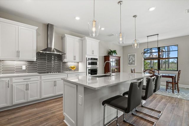 5925 BLUESTAR COURT, Lakewood Ranch, FL 34211