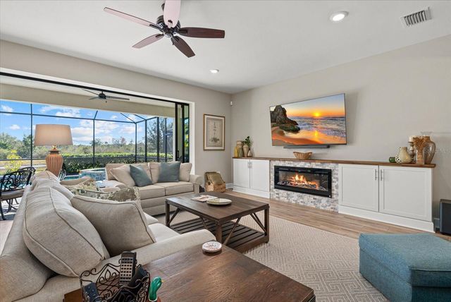 5925 BLUESTAR COURT, Lakewood Ranch, FL 34211